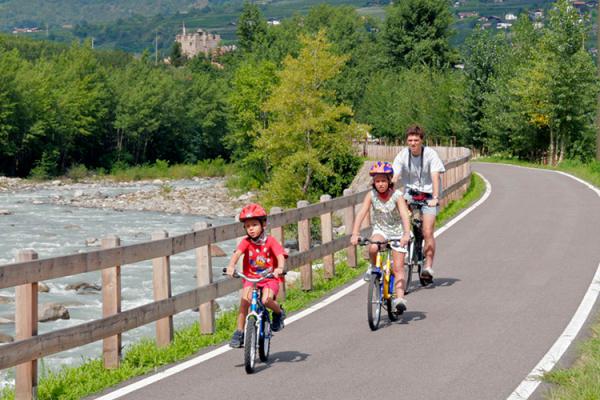 Radtour mit der Familie entlang des Etschtal-Radwegs