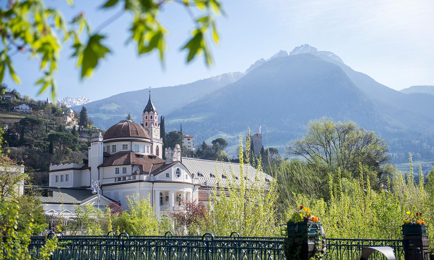 Kurhaus in Meran an der Passerpromenade