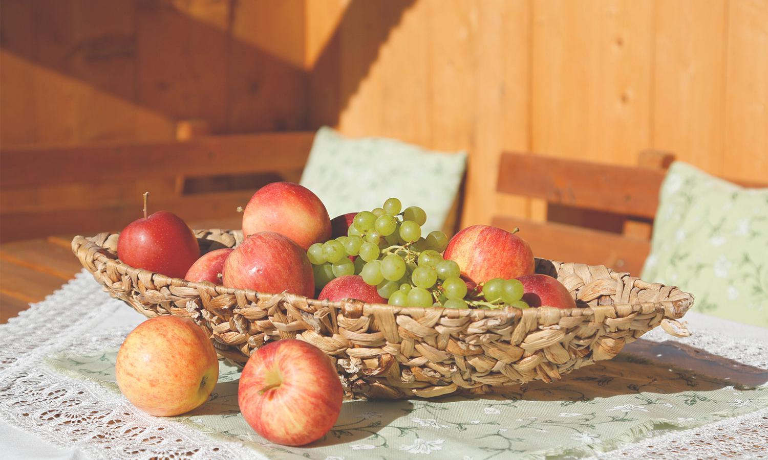 Obstschale mit Äpfeln von unserem Hof